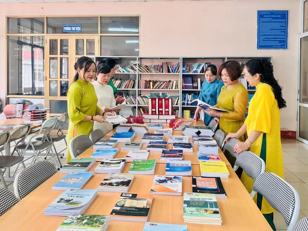 Thưởng lãm sách mới – Nơi gặp gỡ tri thức